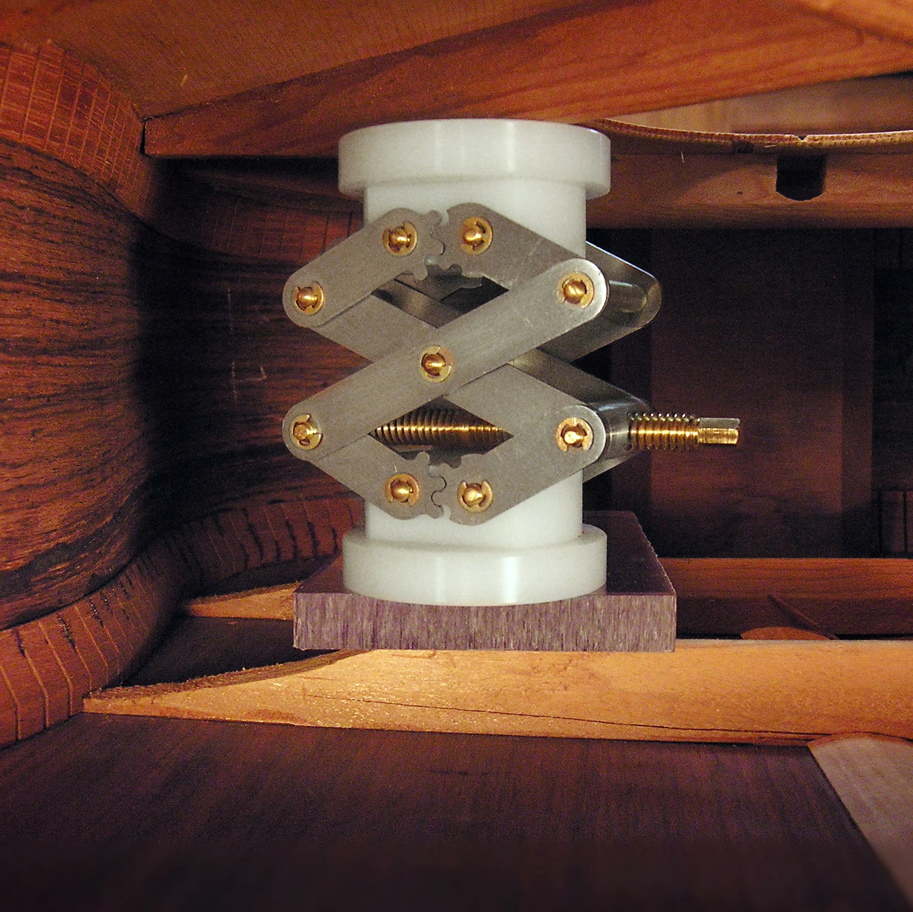 Scissor Jack - StewMac